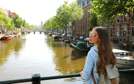Amsterdam Walking Tour & Canal Cruise with Drink & Cheese Tasting