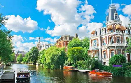 Amsterdam Canals Boat Tour with Guide in Spanish