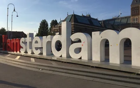 Private walking tour in Amsterdam incl. luxury Canal Cruise