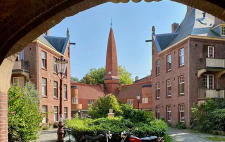 Gaudi Parallels in Amsterdam