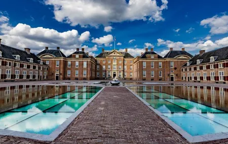Private Tour to Royal Palace & Castle de Haar from Amsterdam