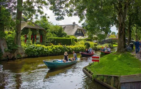 Private Tour to Giethoorn with Private Boat From Amsterdam
