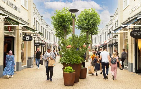 Private Shopping Tour from Amsterdam to Batavia Fashion Outlet