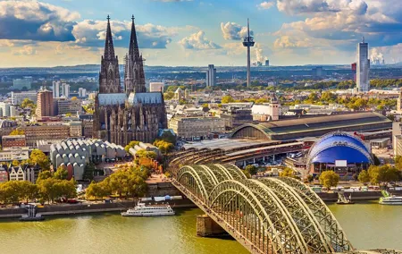 Private transfer from Amsterdam to Cologne, 2h stop in Arnhem