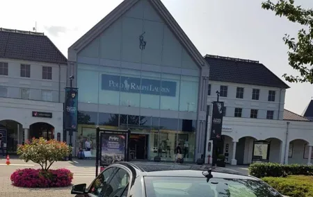 Designer Outlet Roermond Private Tour: Shop 'til you Drop!