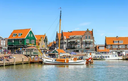 Explore Zaanse Schans Windmills, Volendam with Ferry to Marken