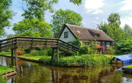 Private Tour to Keukenhof tulip fields, Giethoorn from Amsterdam