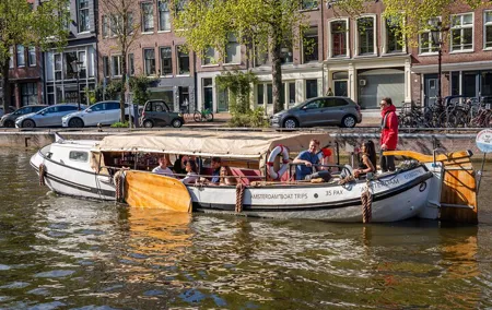Amsterdam Boat Tour with Dutch Mini Pancakes