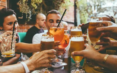 Private Tour of Amsterdam's best street food with Beer & gin tasting with local