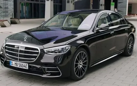 Amsterdam Train Station Arrival Private Transfer to Amsterdam City in Luxury Car