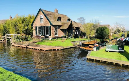 VIP Private Tour Giethoorn and Keukenhof with Transportation