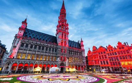 Private transfer from Amsterdam to Brussels, 2h Stop in Delft