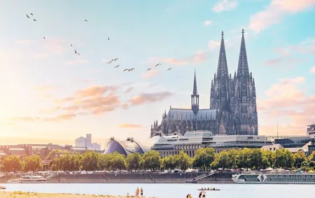 Private transfer from Amsterdam to Cologne, 2h stop in Utrecht