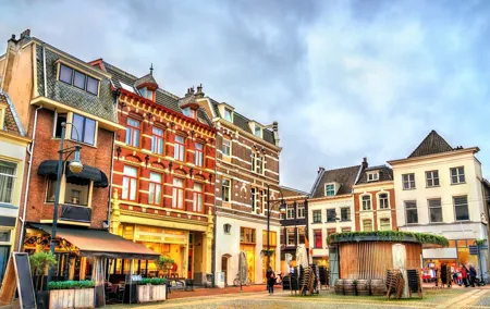 Private transfer: Amsterdam to Arnhem with 2h Sightseeing stop