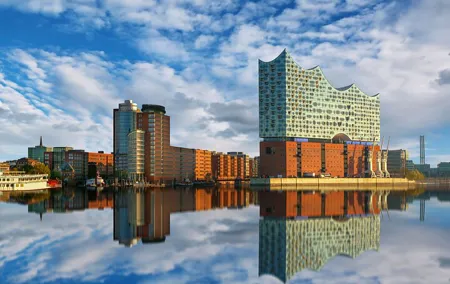 Private transfer from Amsterdam to Hamburg, 2h stop in Bremen
