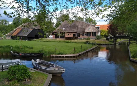 Giethoorn and Enclosing Dike Private Day Tour from Amsterdam