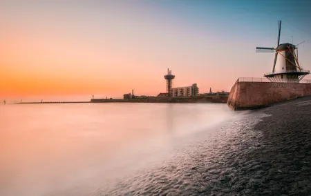 Private transfer: Amsterdam to Vlissingen, 2h stop in Rotterdam