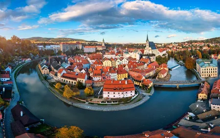 Transfer from Prague to Cesky Krumlov with 2h in Hluboka