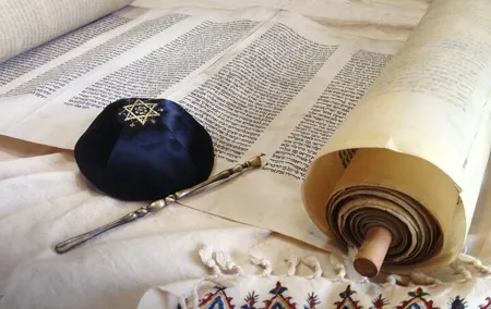 Skip-the-line Jewish Museum and Synagogues Private Tour