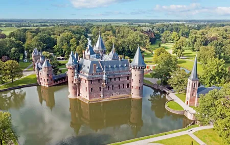 Private transfer: Amsterdam to Arnhem, 2h Stop in De Haar Castle