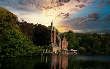 Bruges Private 12 Hour Tour from Amsterdam with Free Photoshoot