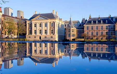 Private 8 Hour Tour: The Hague and Delft from Amsterdam