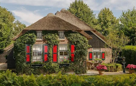 Private day trip to Lelystad and Giethoorn