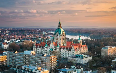 Private transfer: Amsterdam to Hannover, 2h stop in Marienburg