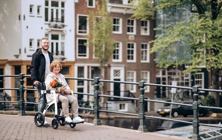 Professional Photoshoot at Damrak: Amsterdam’s Iconic Waterfront