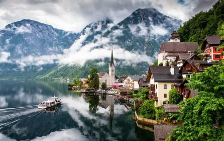 Hallstatt and Salzburg Full-Day Guided Tour from Vienna