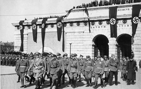 Historical Hitler Walking Tour of Vienna