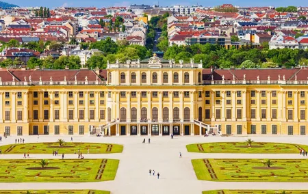 Vienna: Skip-the-Line Ticket to Schonbrunn Palace with AudioGuide