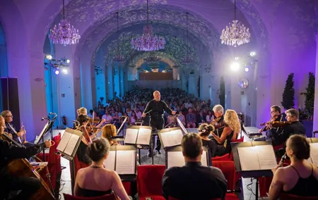 Exclusive Evening at Schönbrunn Palace: After-Hours Audiotour, Dinner, Concert