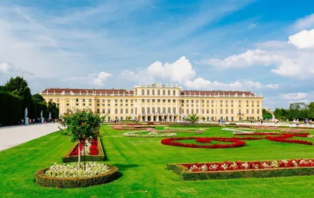 Skip-the-Line Schonbrunn Palace Guided Tour and Vienna Historical City Tour