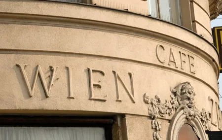 Vienna: Guided Viennese Coffee-House Tour