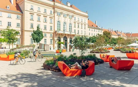 Overview & architectural tour: Secrets of the MuseumQuartier
