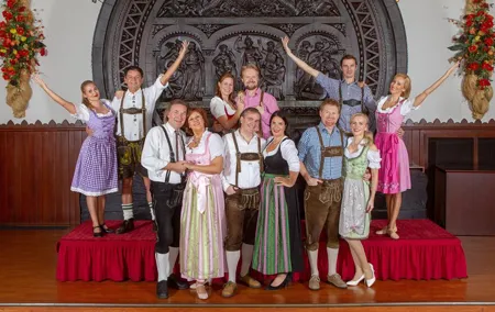 Skip the Line: Austrian Dinner Show Ticket in Vienna