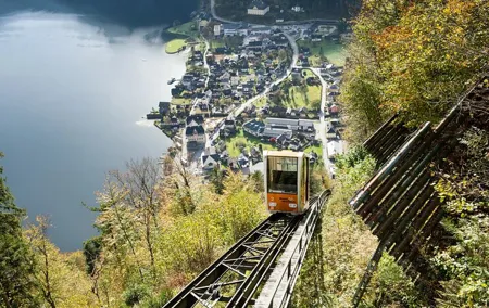 Private guided tour from Vienna to Hallstatt with Skywalk & Salt Mine Experience