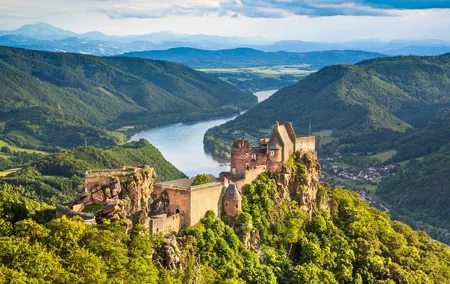 Vienna: Danube Valley Tour with Melk, Dürnstein with wine tasting and boat.