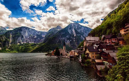 Private 2-day Guided Tour to Cesky Krumlov Hallstatt and Salzburg from Vienna