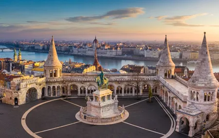 Private Scenic Transfer from Vienna to Budapest with 4h of Sightseeing
