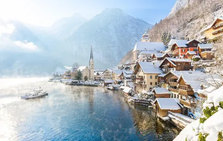 Small-Group Christmas Day Trip to Hallstatt from Vienna
