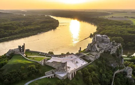 Private Guided Tour from Vienna to Bratislava and Devin Castle