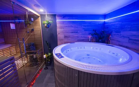 Private Spa with Jacuzzi and Sauna - BLACK ZONE