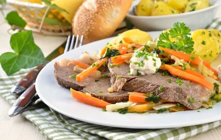 Traditional Austrian Food with Vienna Old Town Private Tour