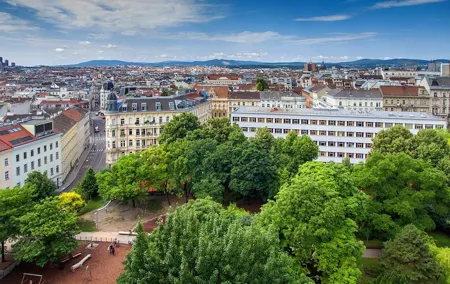 Private city tour of Vienna with driver and guide with hotel pick up