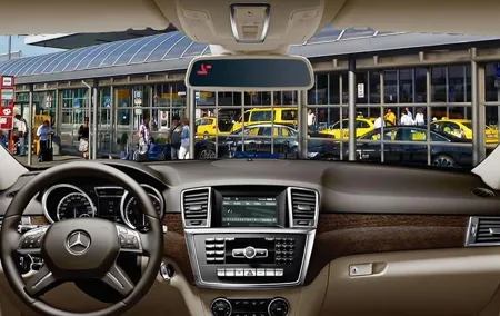 Private Departure Transfer: Central Prague to Vaclav Havel Airport