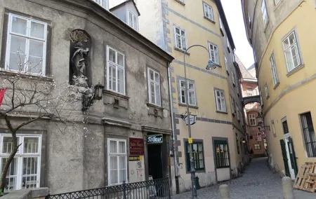 Medieval lanes, legends and stories