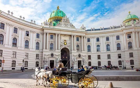 Vienna City Pass Premium Walking Tour and 2 Top Attractions
