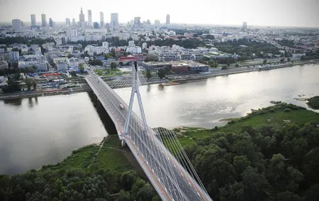 Private Transfer from Vienna to Warsaw with 2h of Sightseeing